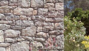 Mur en pierre sèche