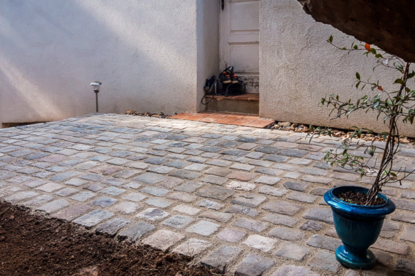 Terrasse en pavés d'écurie anciens