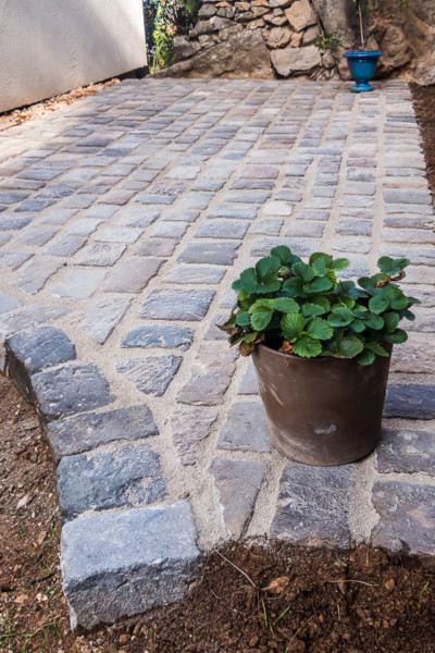 Terrasse en pavés d'écurie anciens